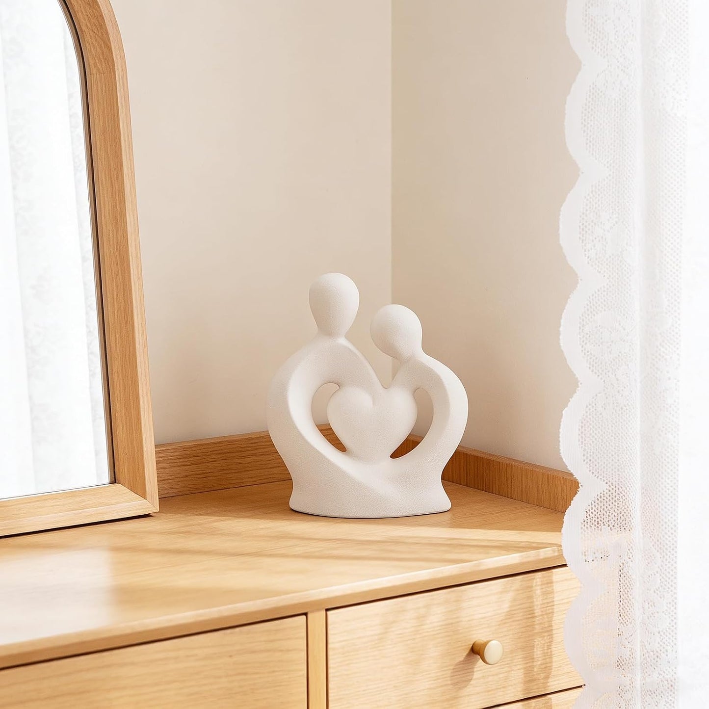 Hugging Couple Statues Ceramic / White M