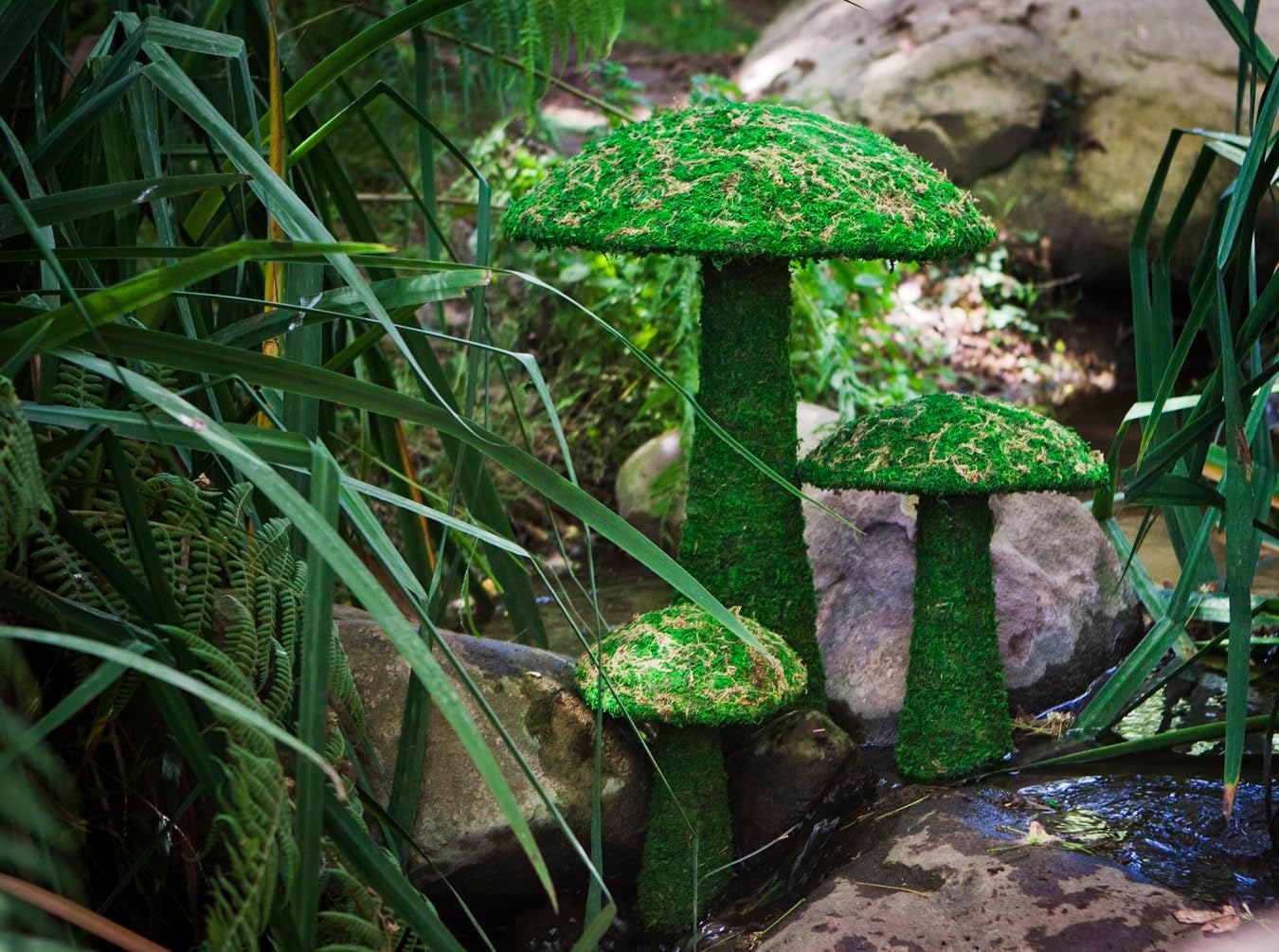 Deco Moss Small Mushroom / Green / Set of 11