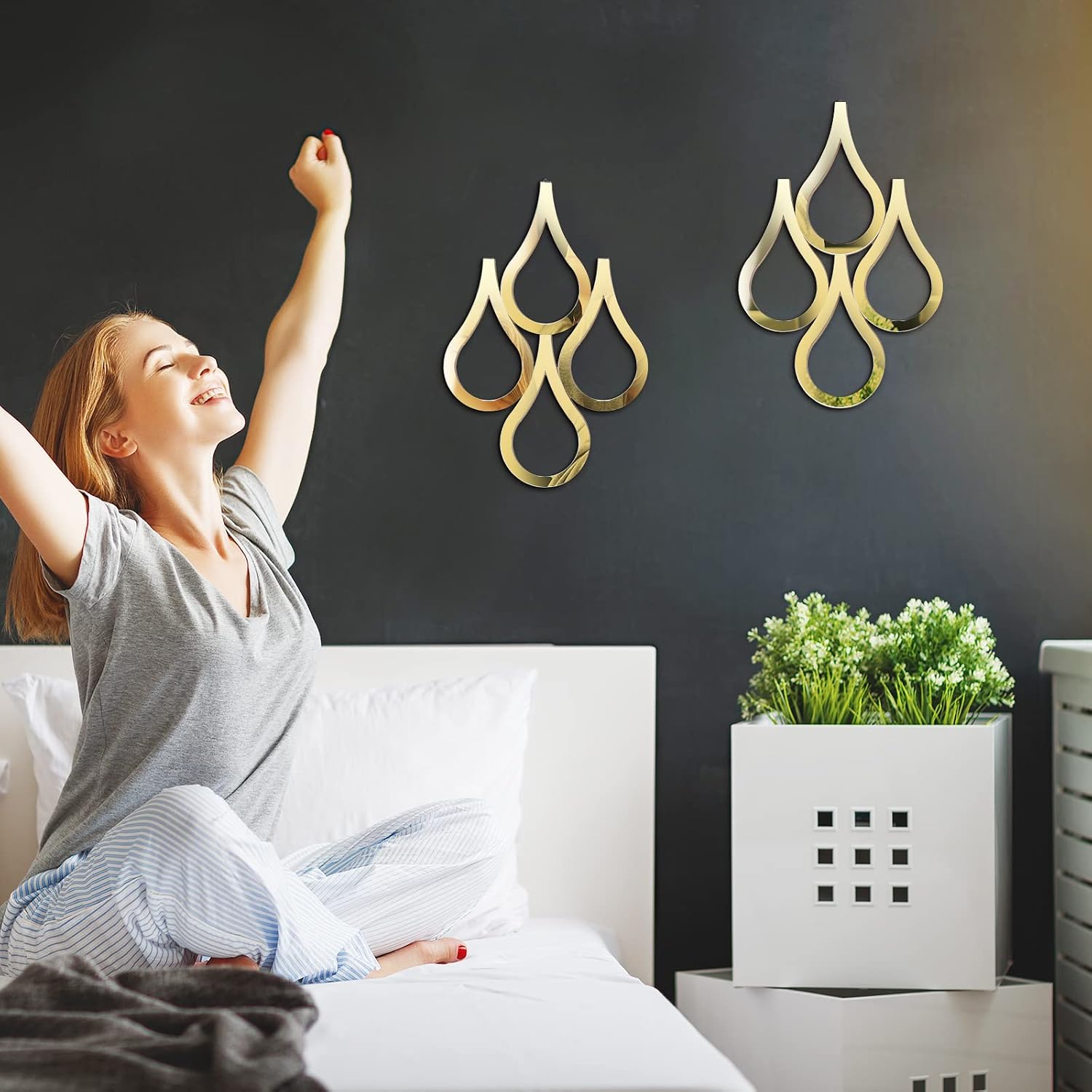 Teardrop Wall Mirror Hanging Wall Mounted Decorative Accent Mirror / Gold / Set of 2