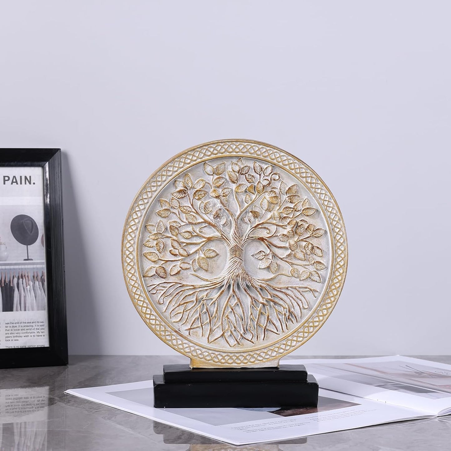 Wood-Effect Home Decor Statue / Original