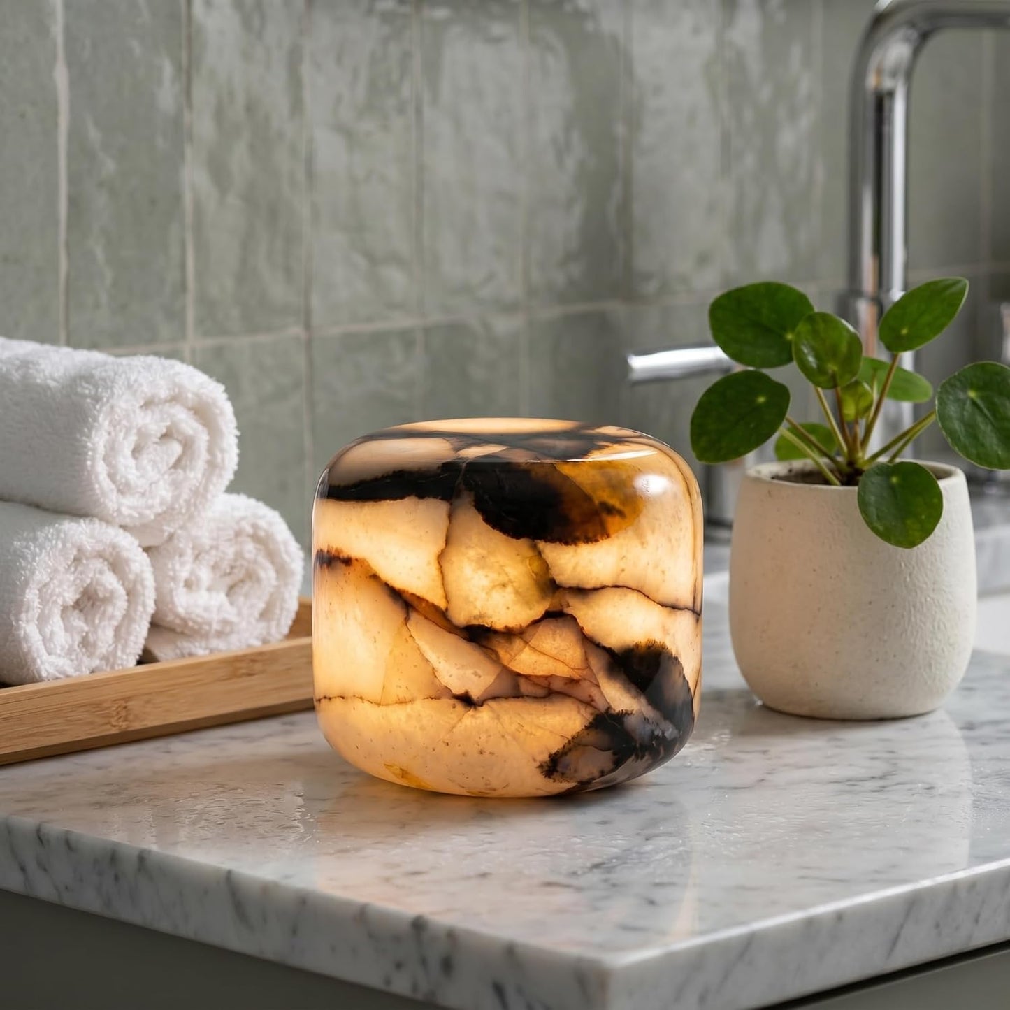 Cordless Rechargeable Tap Light / Natural