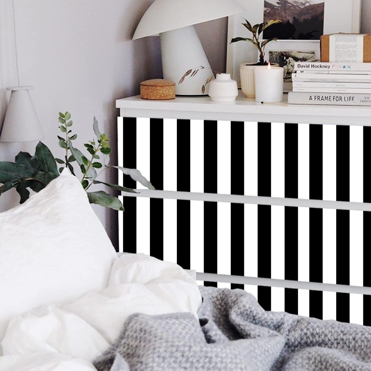 Qianglive17. " Black and White Peel and Stick Wallpaper / Black/white Striped / Striped / 17.3 x 200