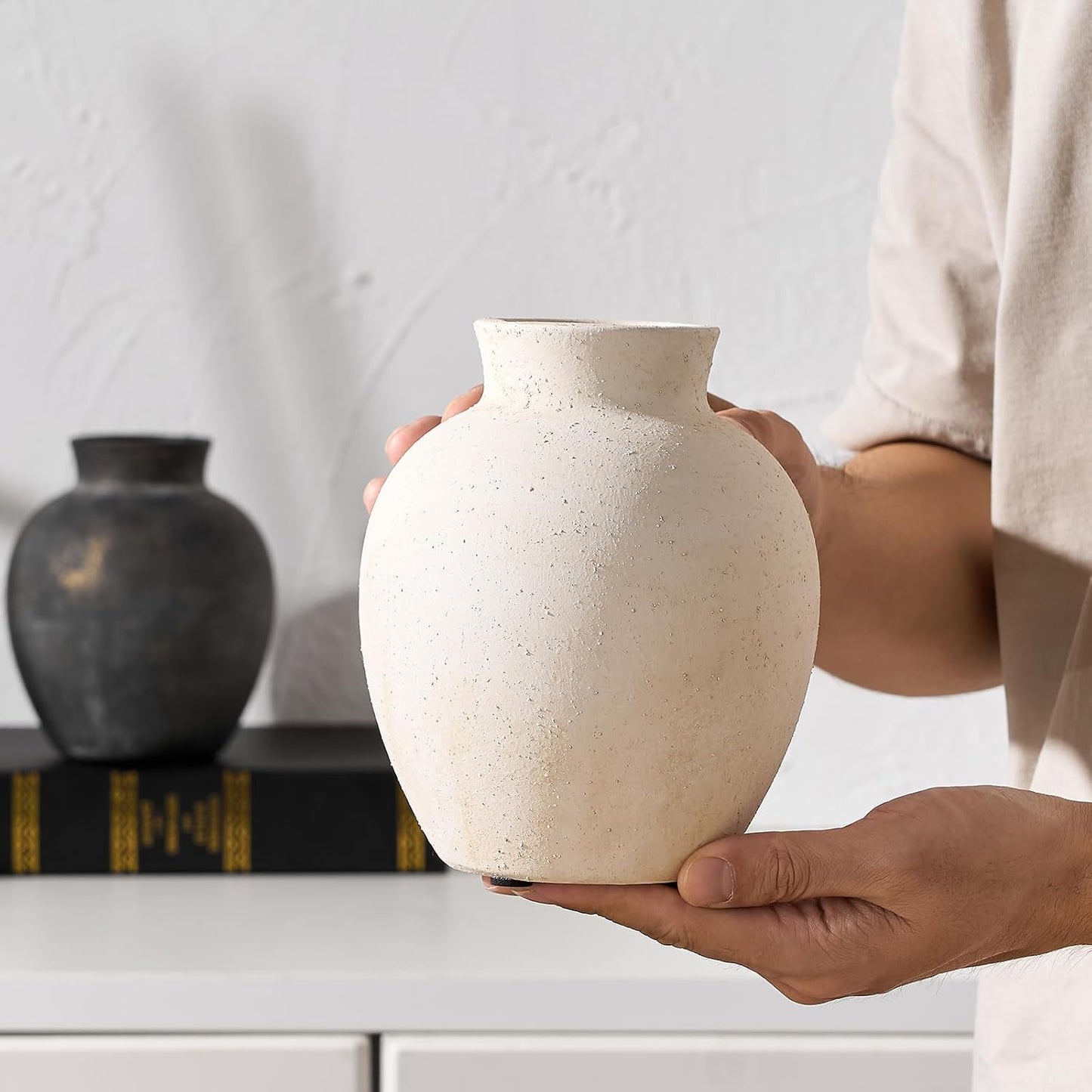 Ceramic Decorative Flower Vase / White / 6 Inch