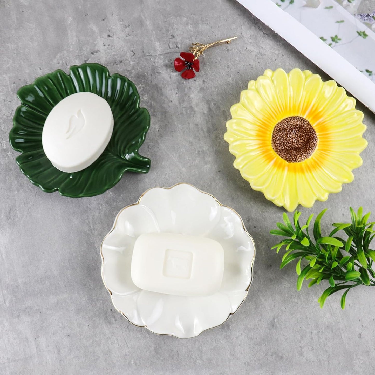 Ceramic Soap Dish Holder in Palm Leaf Style / Green