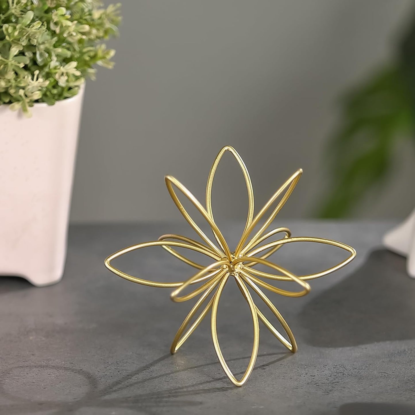 Metal Handmade Floral Decorative Sculpture / Golden-4.25in / Gold