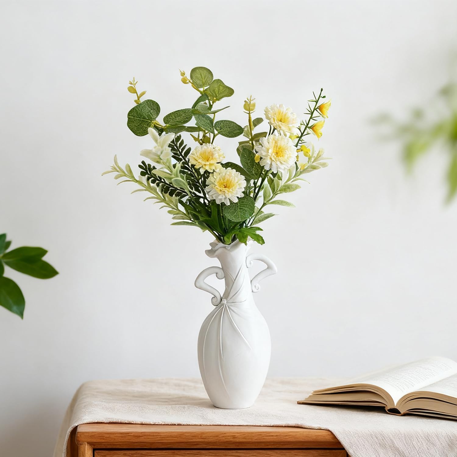 Vase / Resin Small Vase / White