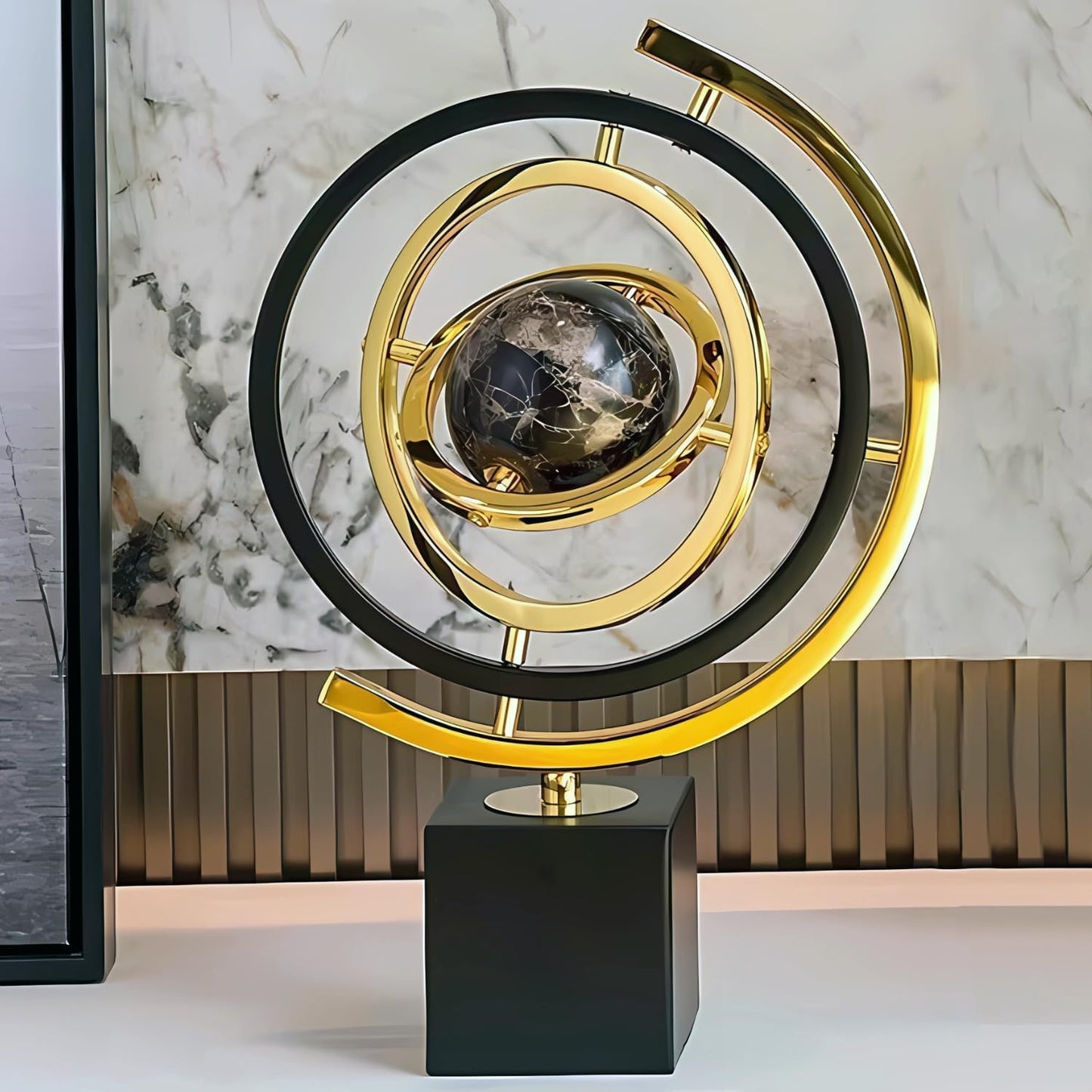 Black & Tabletop Statue / GLOBE / Large / Gold