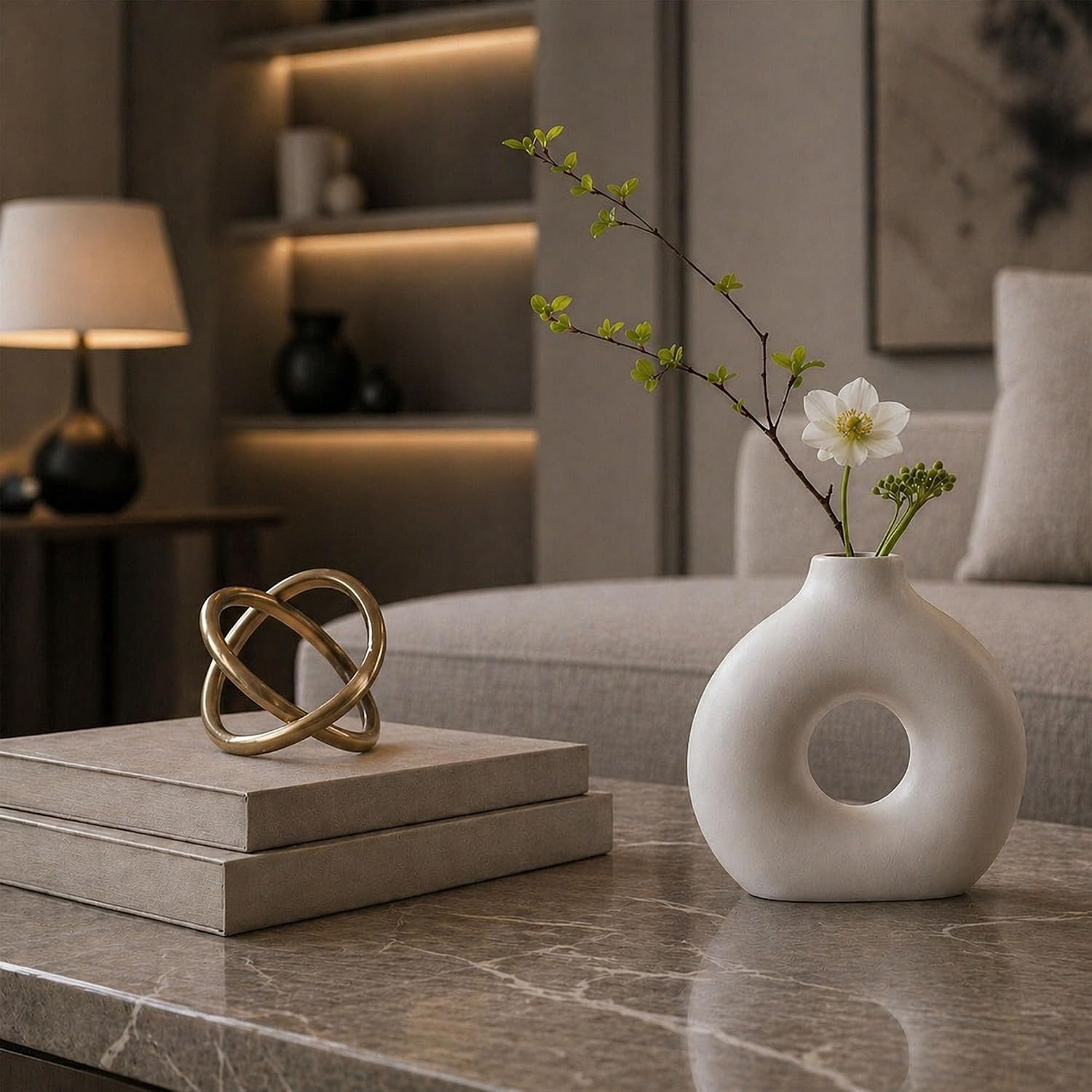 Fresh Or Artificial Flowers / White / Donut