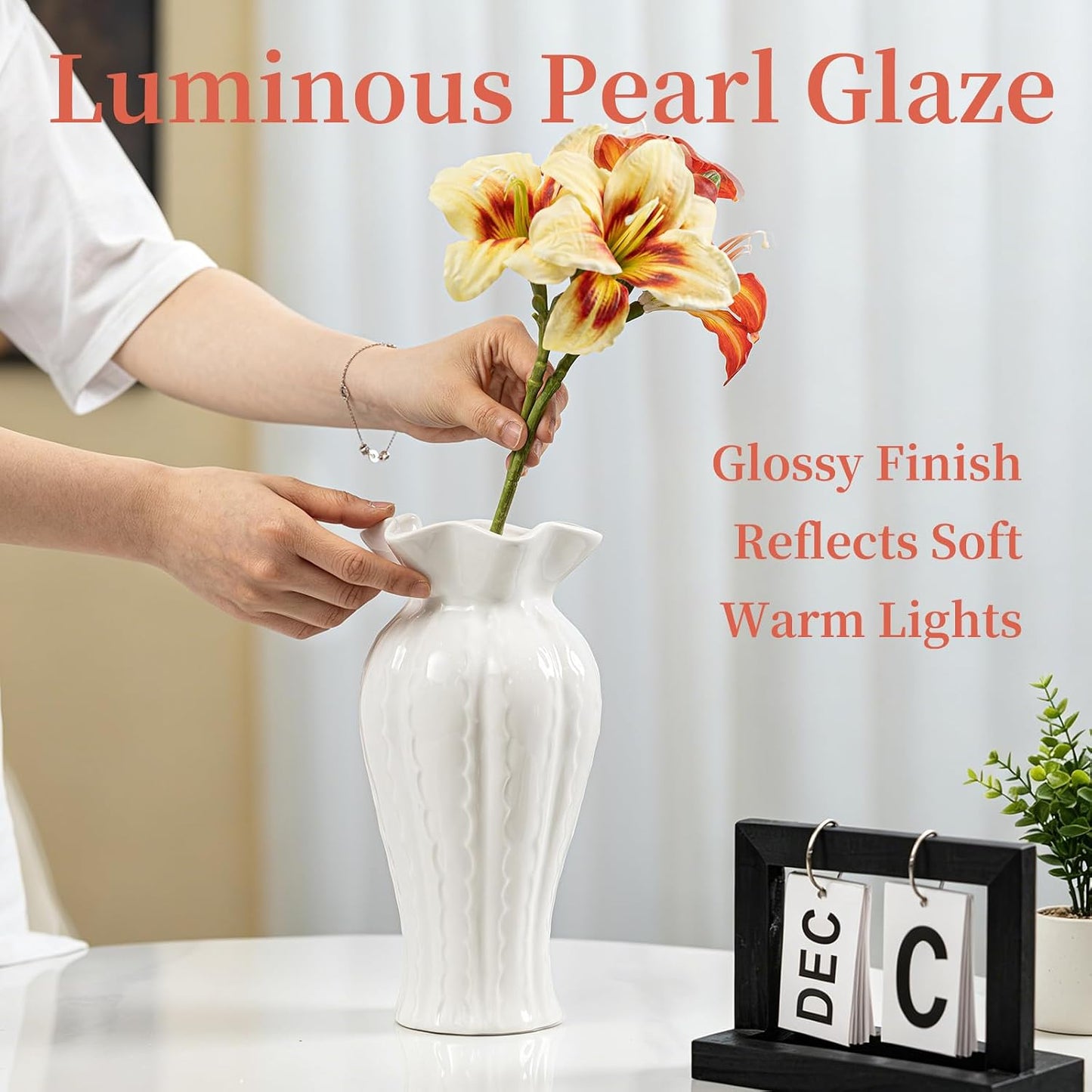 Elegant Lily Ceramic Flower Vase / Glossy / White