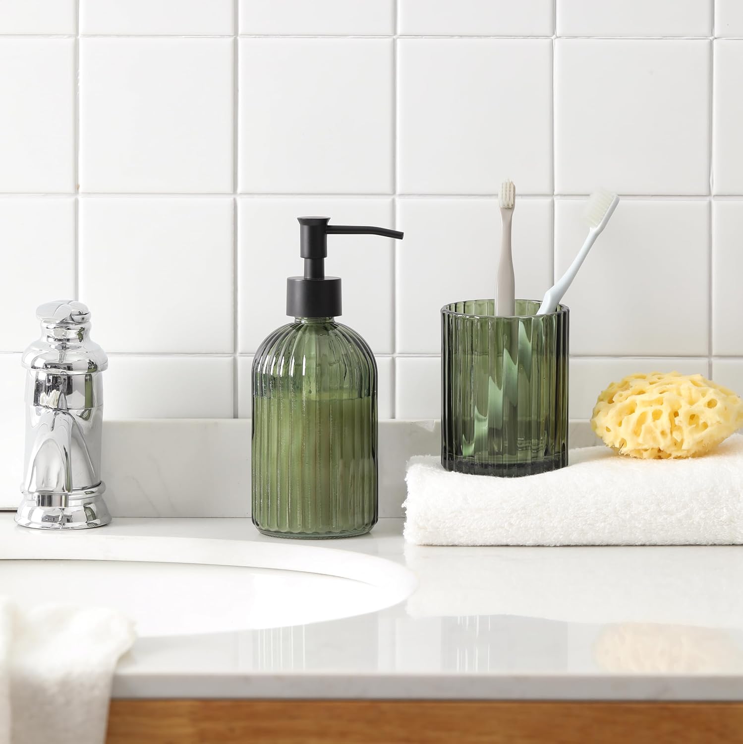 Heavy Weight Decent Glass Bathroom Accessories Set / Green / Set of 4