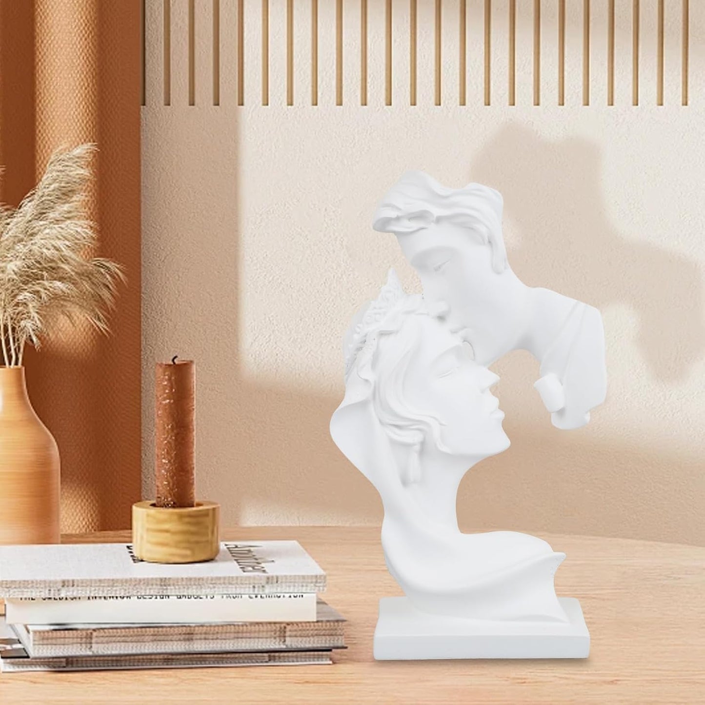 Abstract Art Couple Figurine / Couples Kiss
