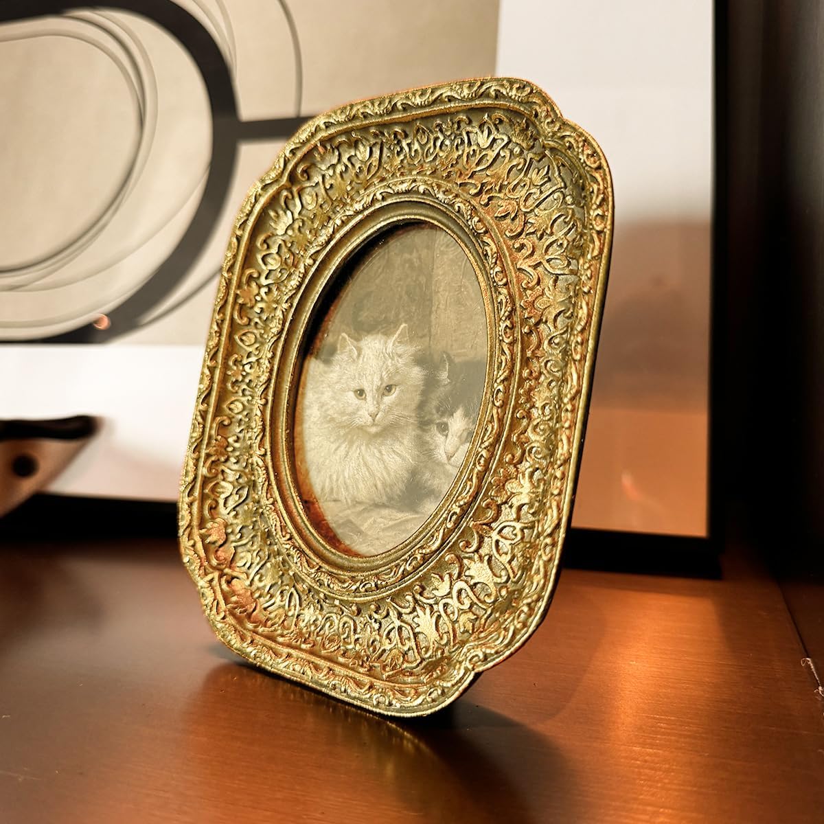 Vintage Small Picture Frame / Gold / 2.5 x 3.5 / Oval