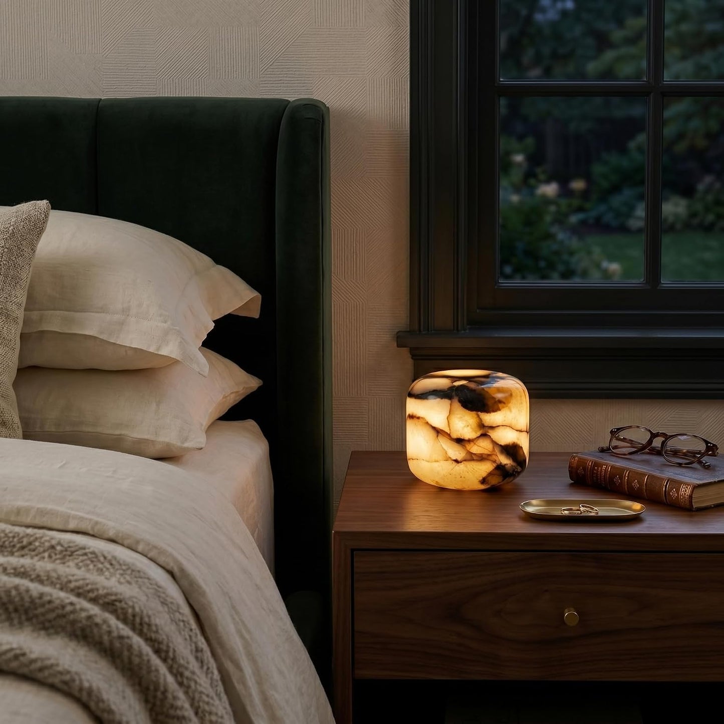 Cordless Rechargeable Tap Light / Natural