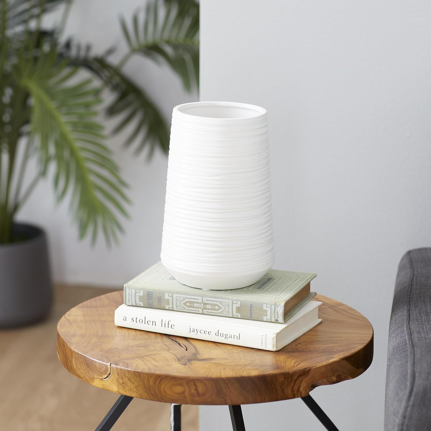 Porcelain Ceramic Decorative Vase Ribbed Centerpiece Vase