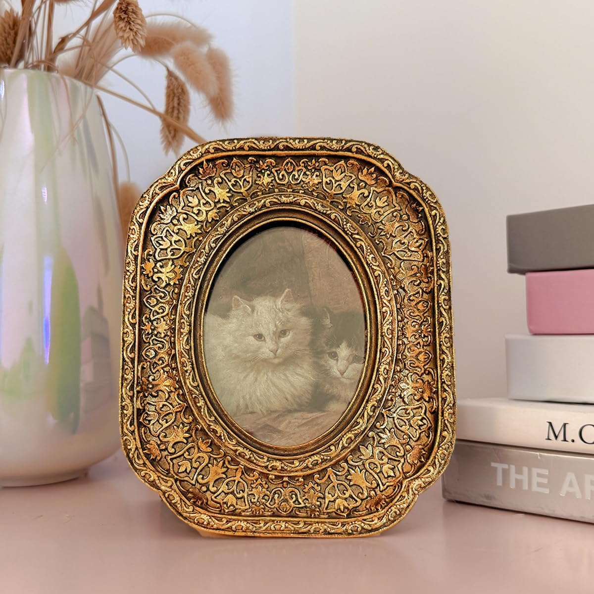 Vintage Small Picture Frame / Gold / 2.5 x 3.5 / Oval