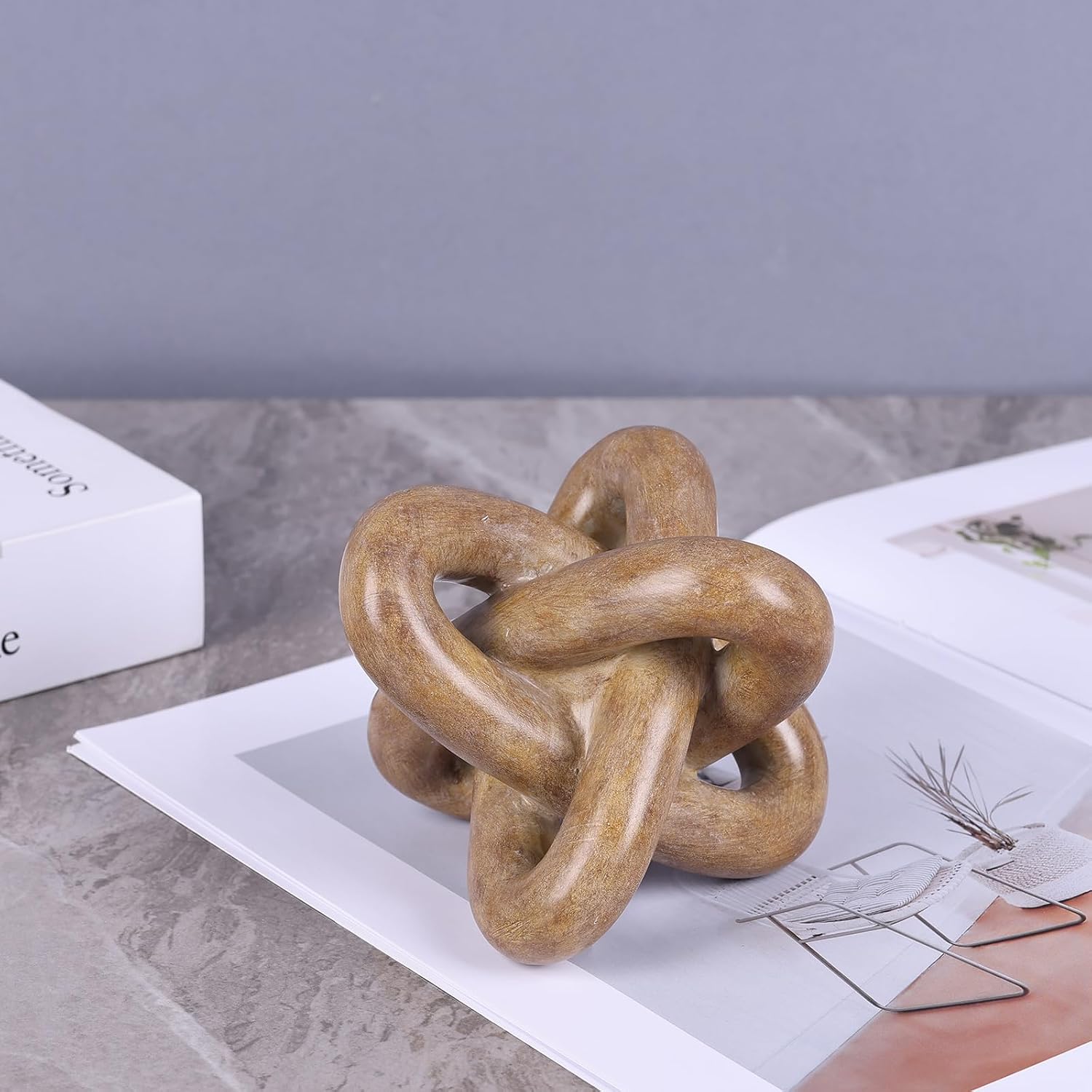 Triple-Knot Statue / Wood