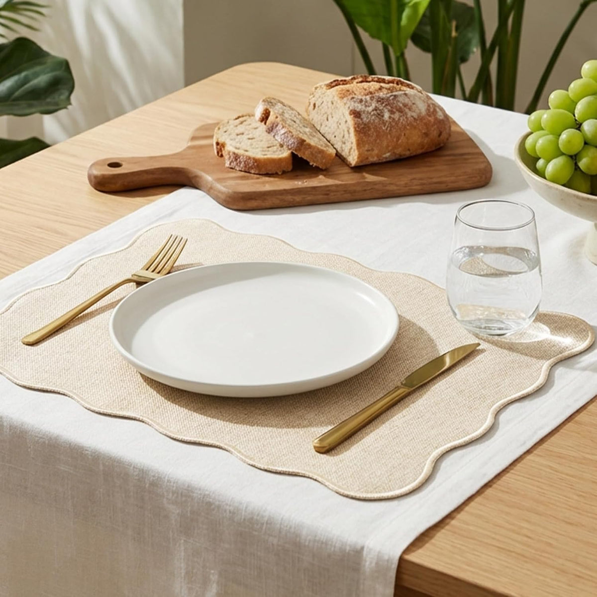 AHHFSMEI Round Faux Linen Placemats Set of 8 Heat Resistant Non-Slip Stain Proof Table Mats for Kitchen Dining Elegant