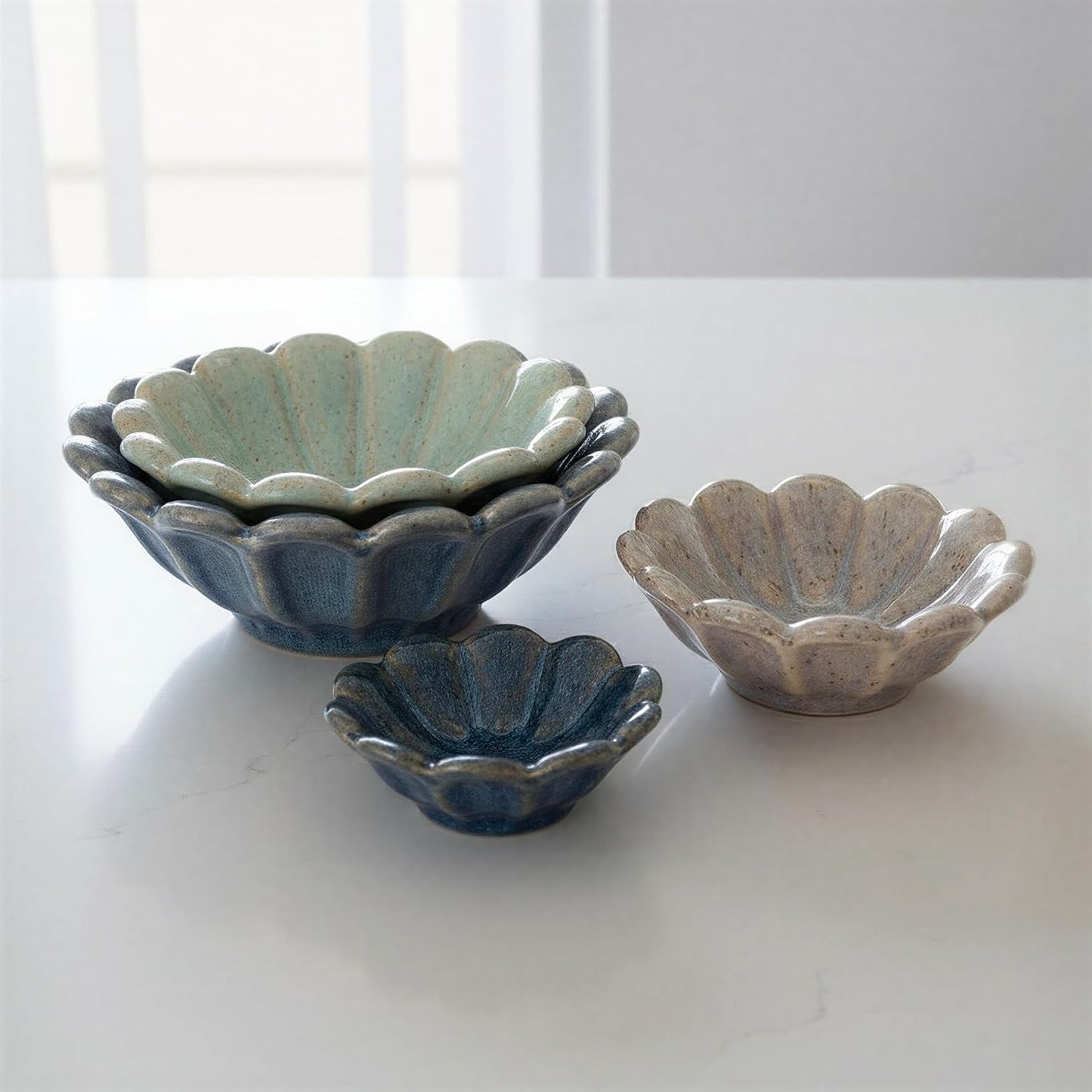 4-Piece Stoneware Flower Shaped Bowl Set in Reactive Glaze / Pastel Tones