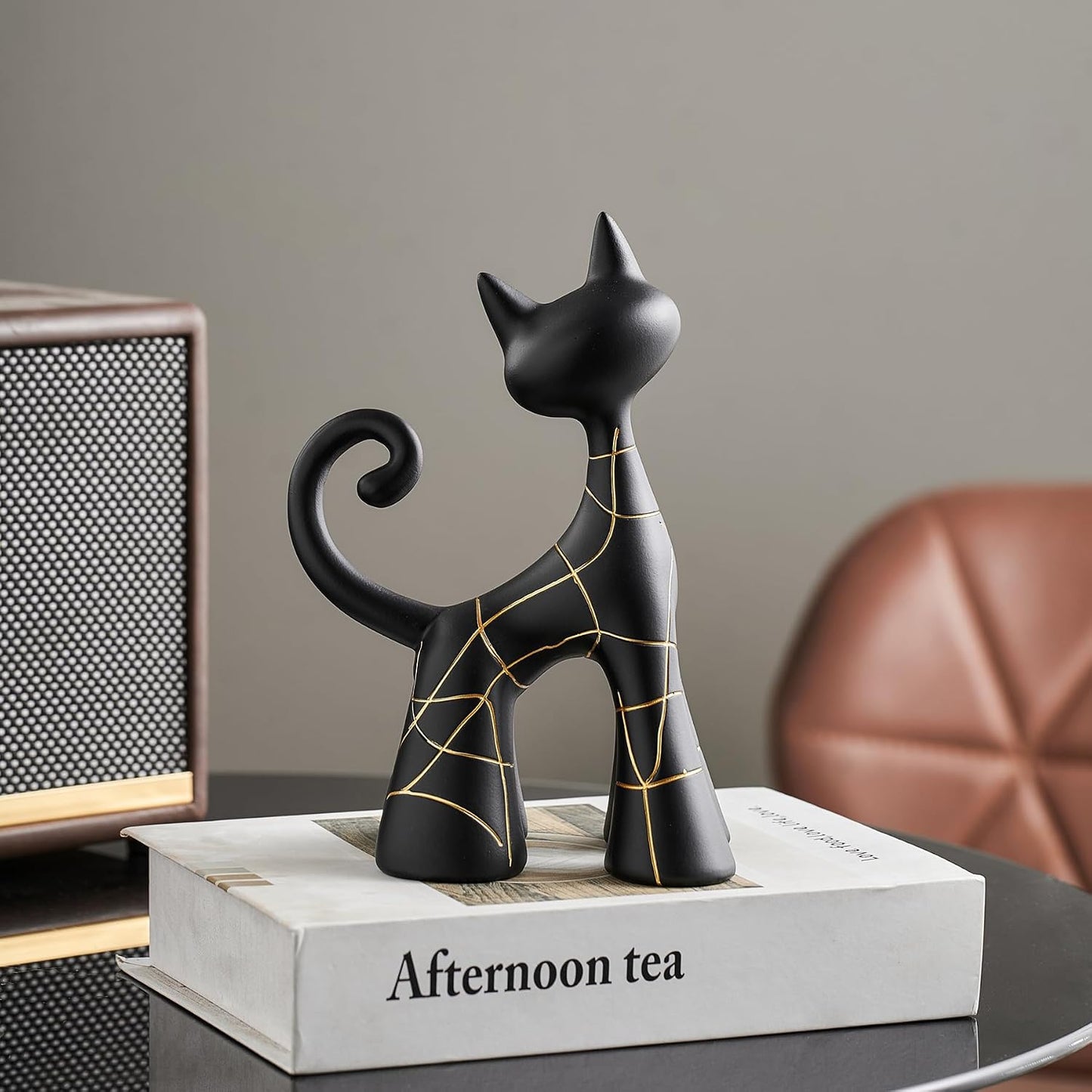 Modern Cat Statue Decor / Matte Black
