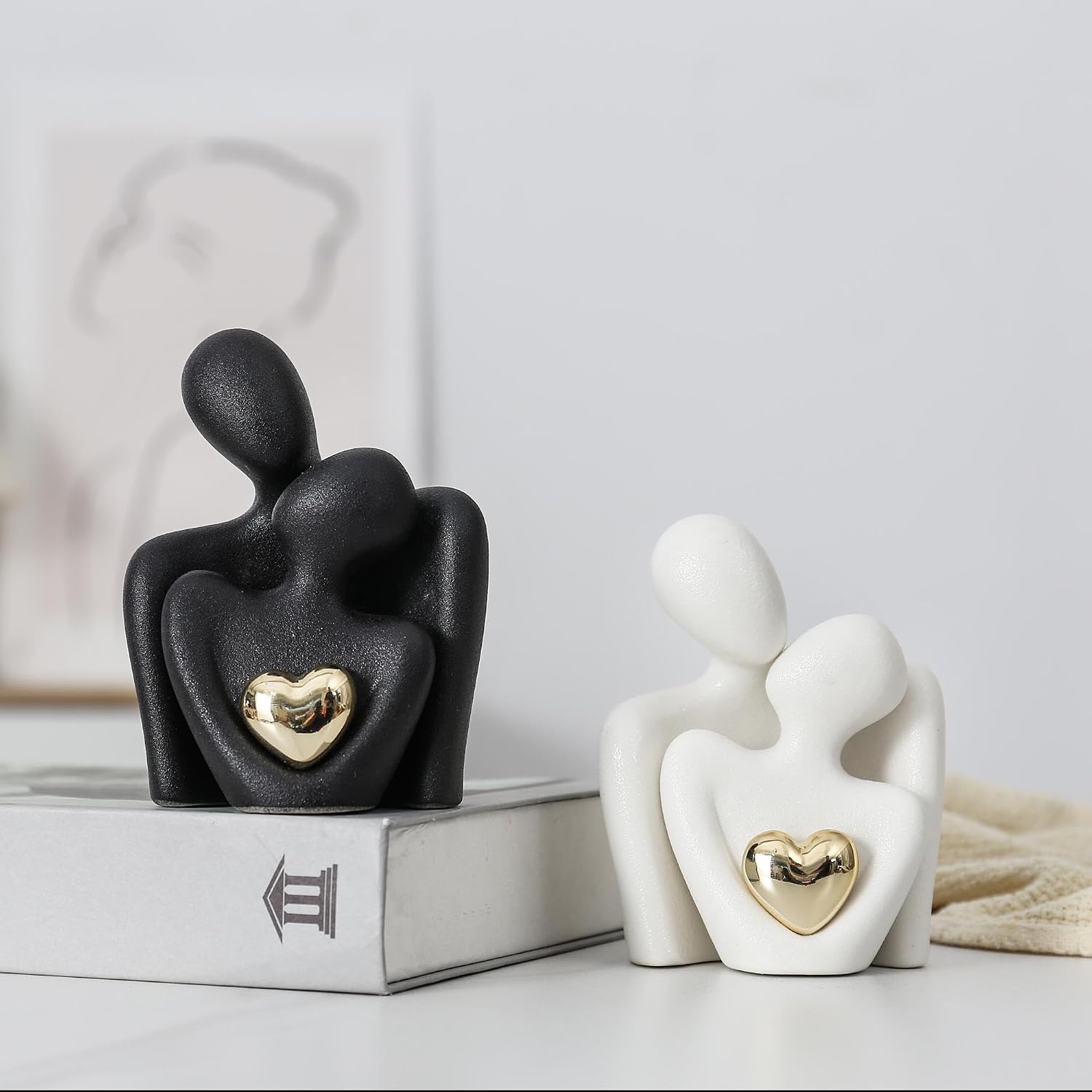 Ceramic Couple Statue / Black-4.7in