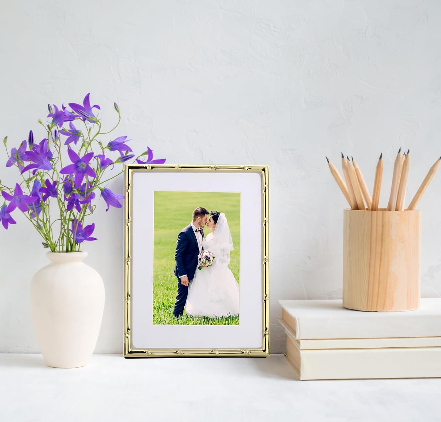 YiPinYin 6x8‘’ Bamboo Detail Gold Metal Picture Frame 2pack,6x8'' Gold Plated Photo Frames Mat for 4x6‘',with Soft