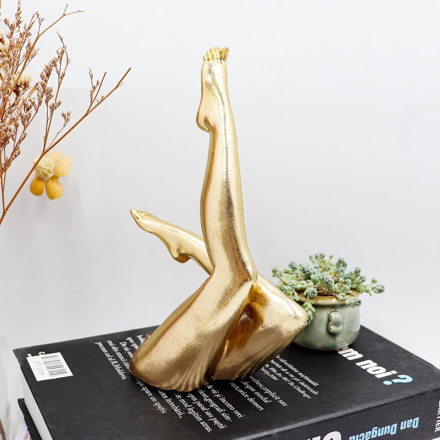 Modern Aesthetic Figurine Decoration / Gold