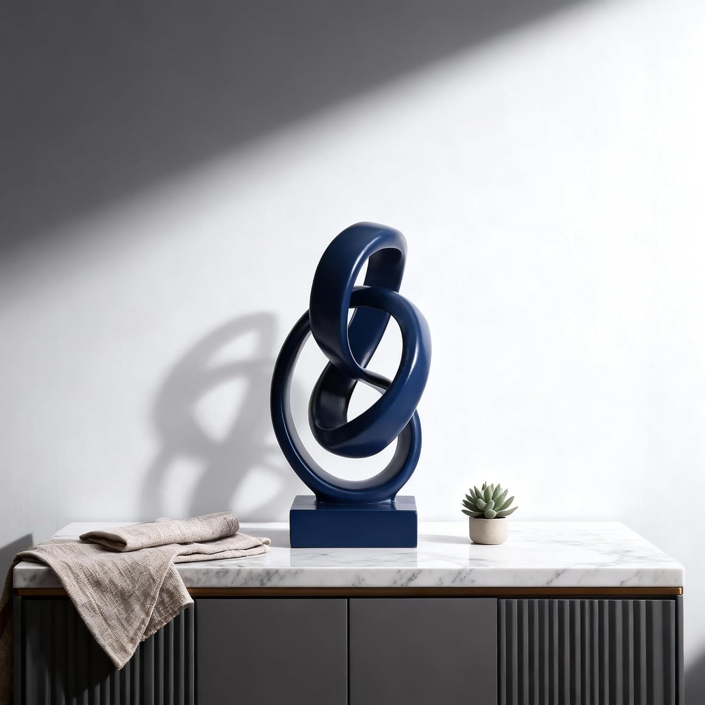 Geometric Decorative Statue / Blue