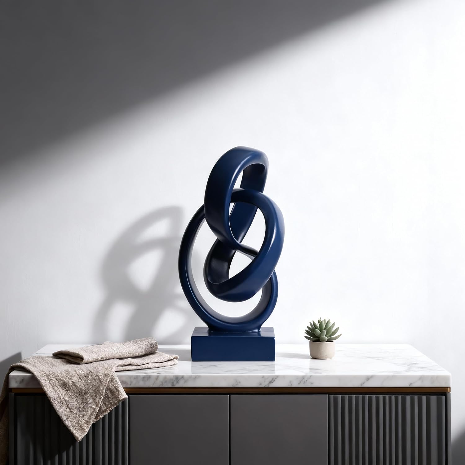 Geometric Decorative Statue / Blue