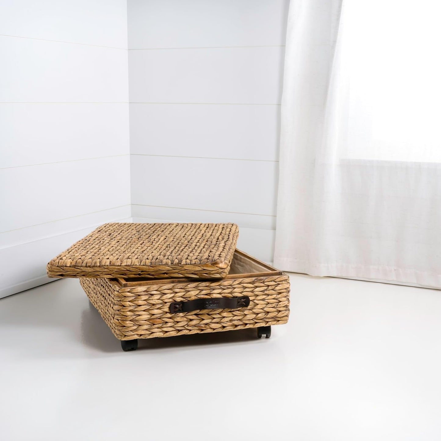 BSK1006A 26.38" Chett Minimalist Hand-Woven Hyacinth/Wood Underbed Storage Bin / Natural