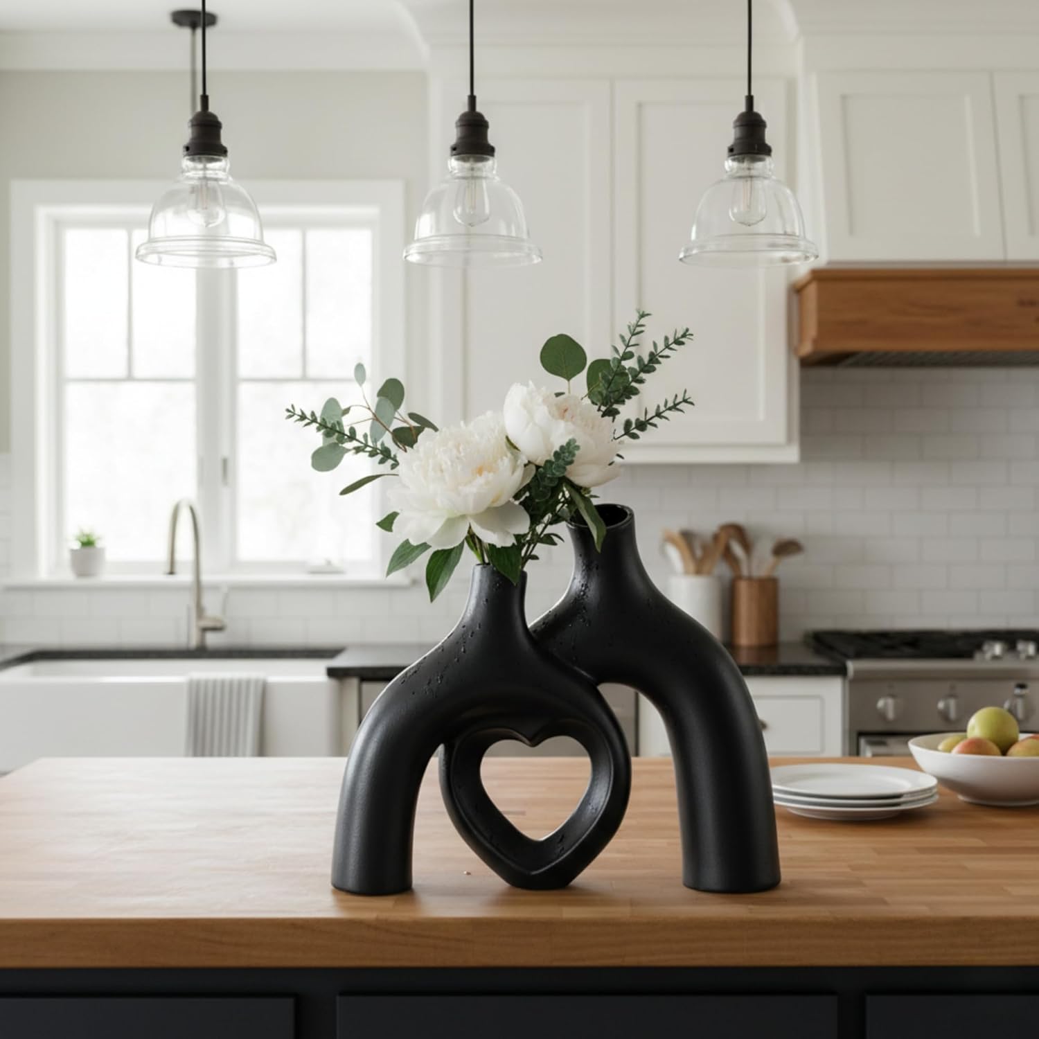 Hug Snuggle Hollow Donut Ceramic Vases / Matte Black / 9 Inch