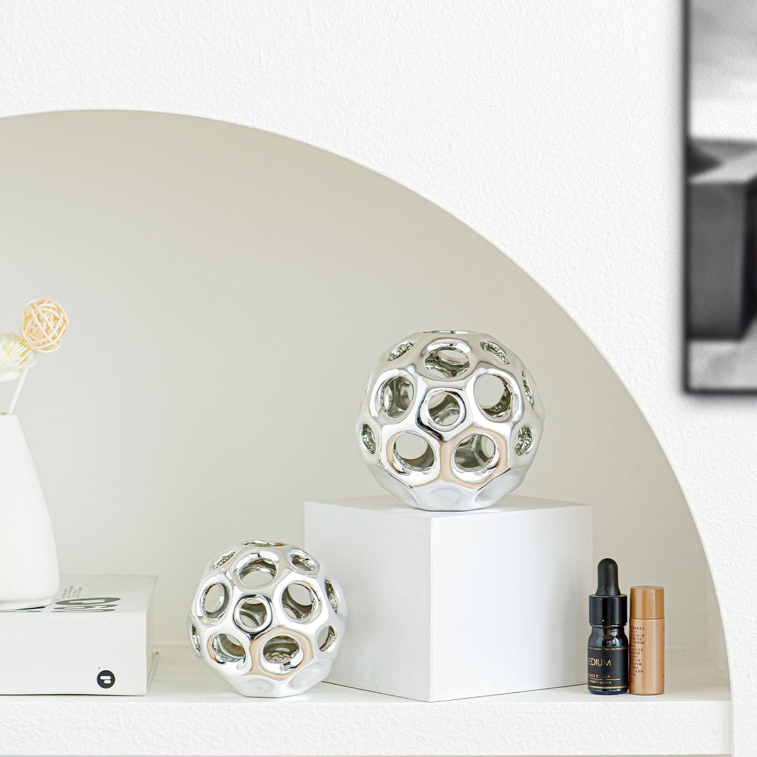 Modern Geometric Balls Centerpieces / Silver