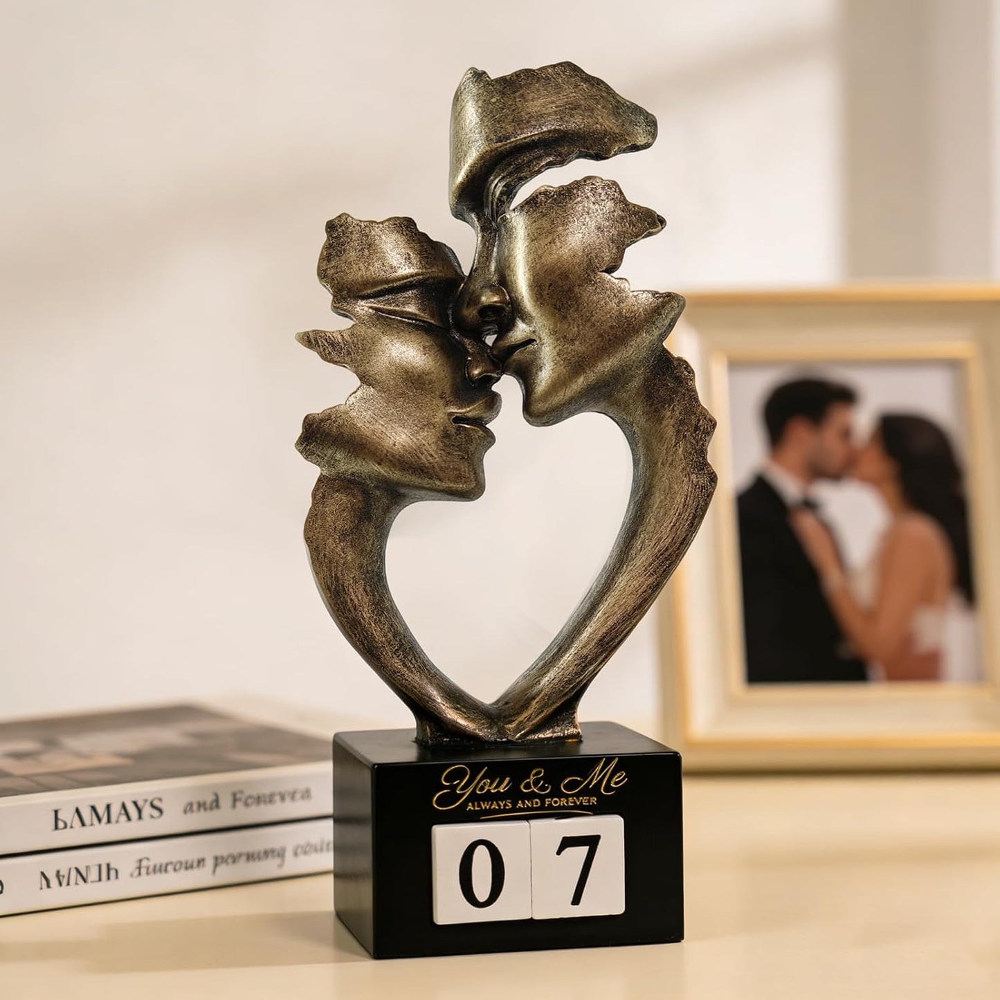Kissing Lovers Statue Abstract Sculpture Resin Statues