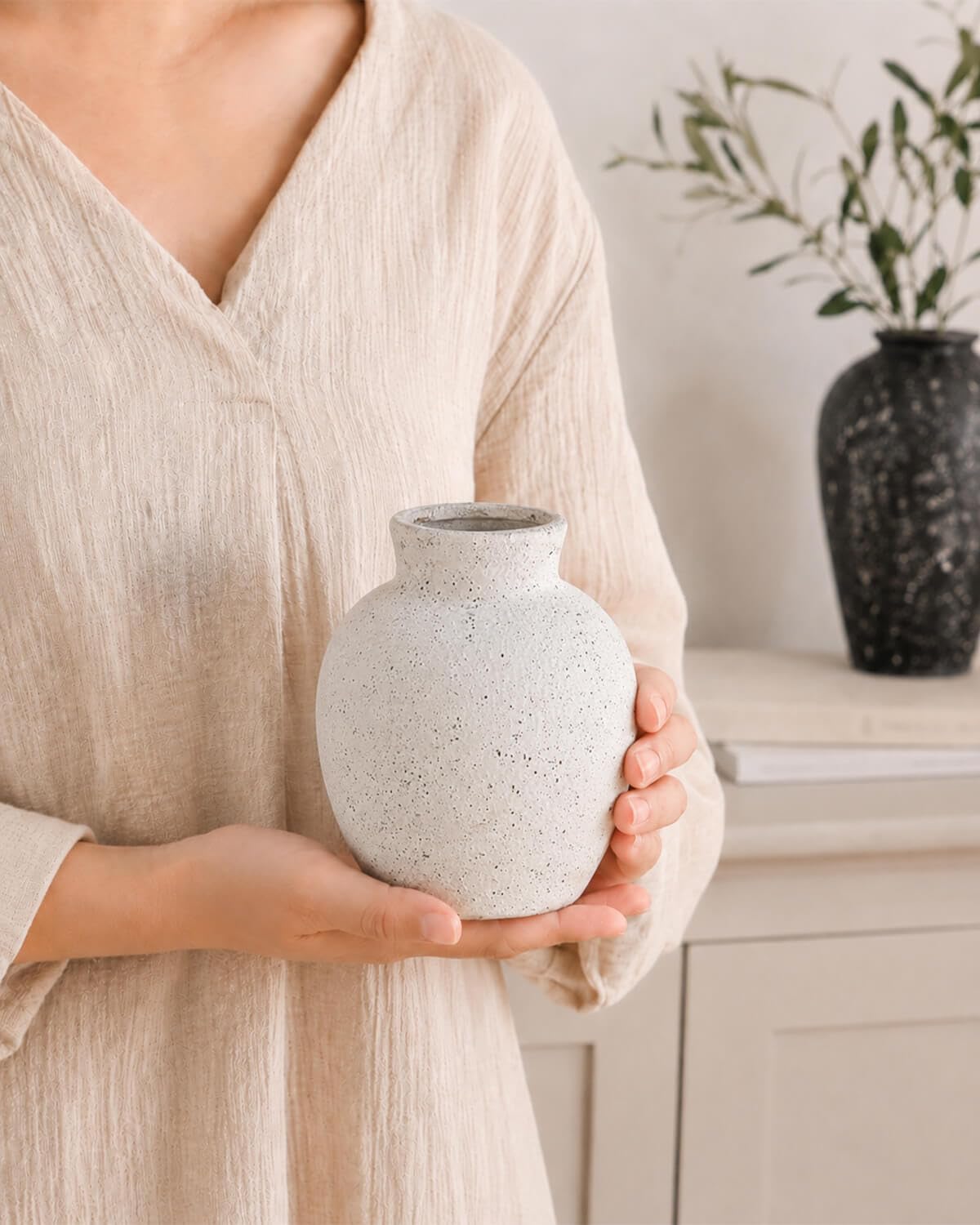 Rustic Ceramic Vase / White / 6.1 Inch