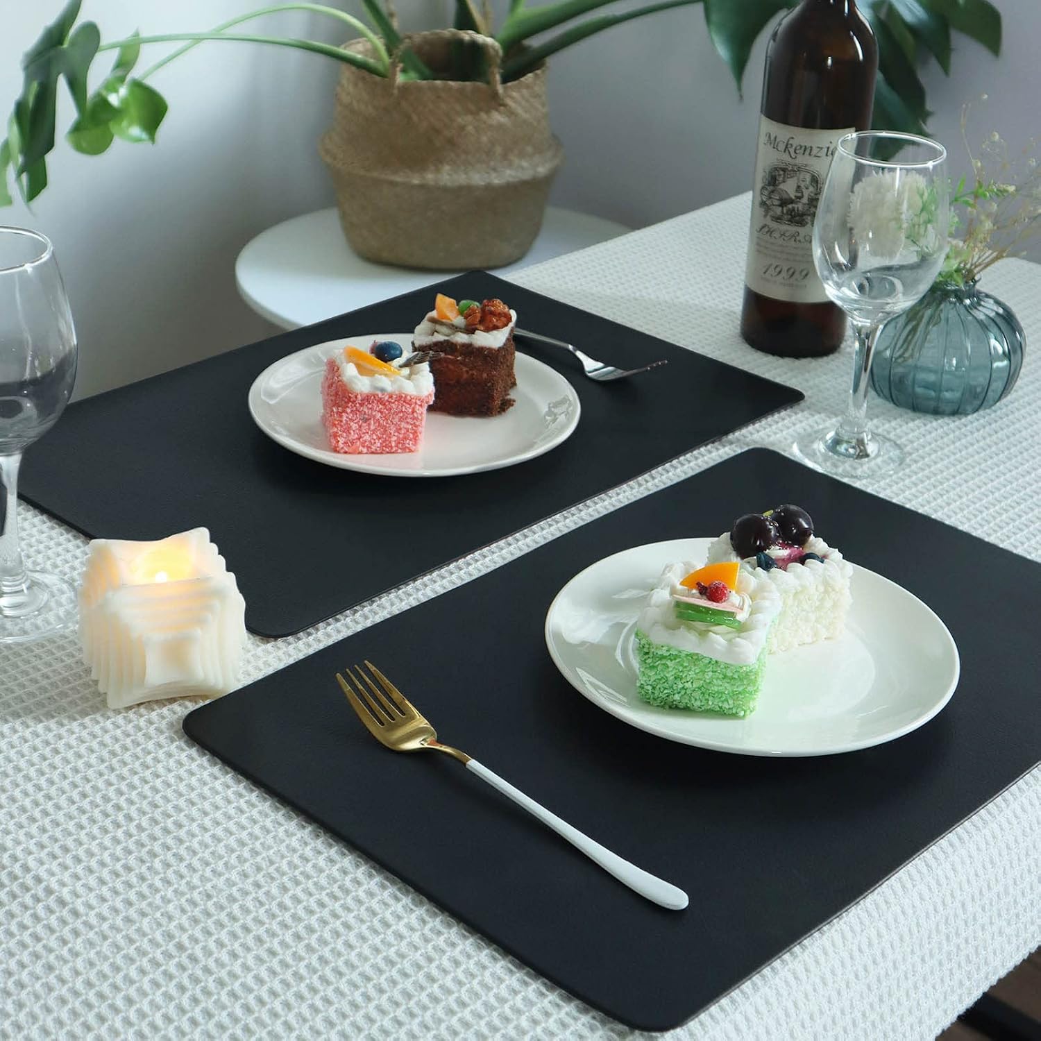 Vinjiasin Placemats Set of 8 Black Leather Place Mats for Indoor Outdoor Kitchen Dining Table Mats Waterproof Wipeable