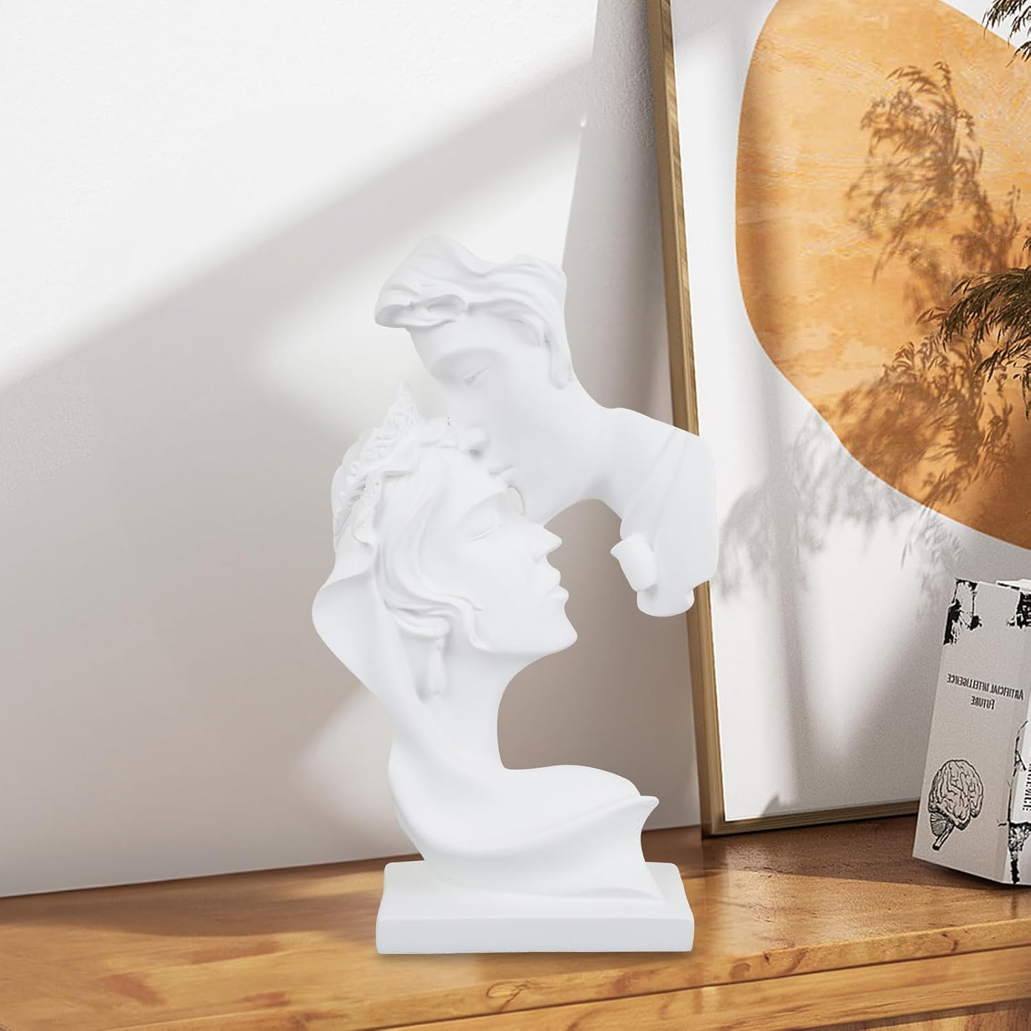 Abstract Art Couple Figurine / Couples Kiss