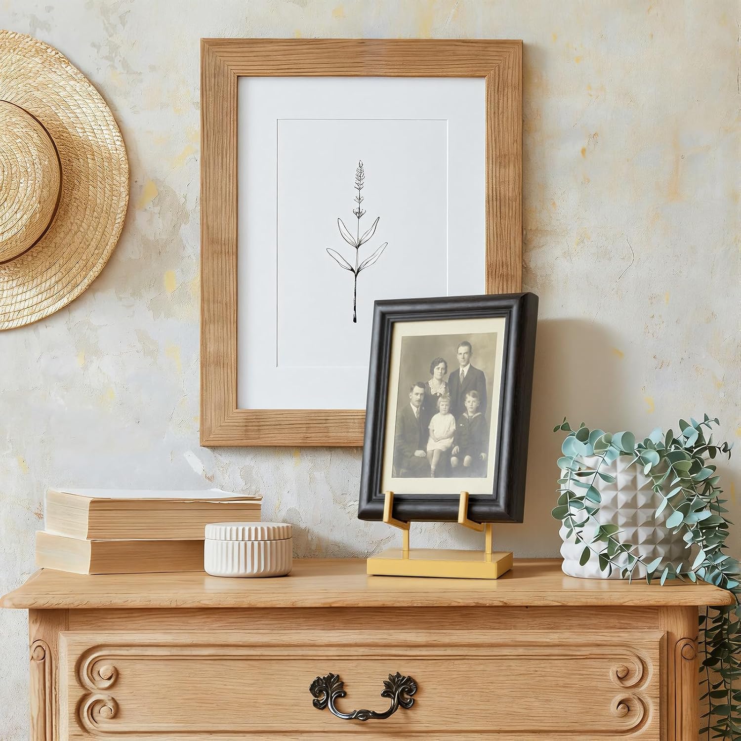 Metal Display Easel Stand Tabletop Easel Stand Modern Abstract Tabletop Display / 8 x 5 x 3 / Gold