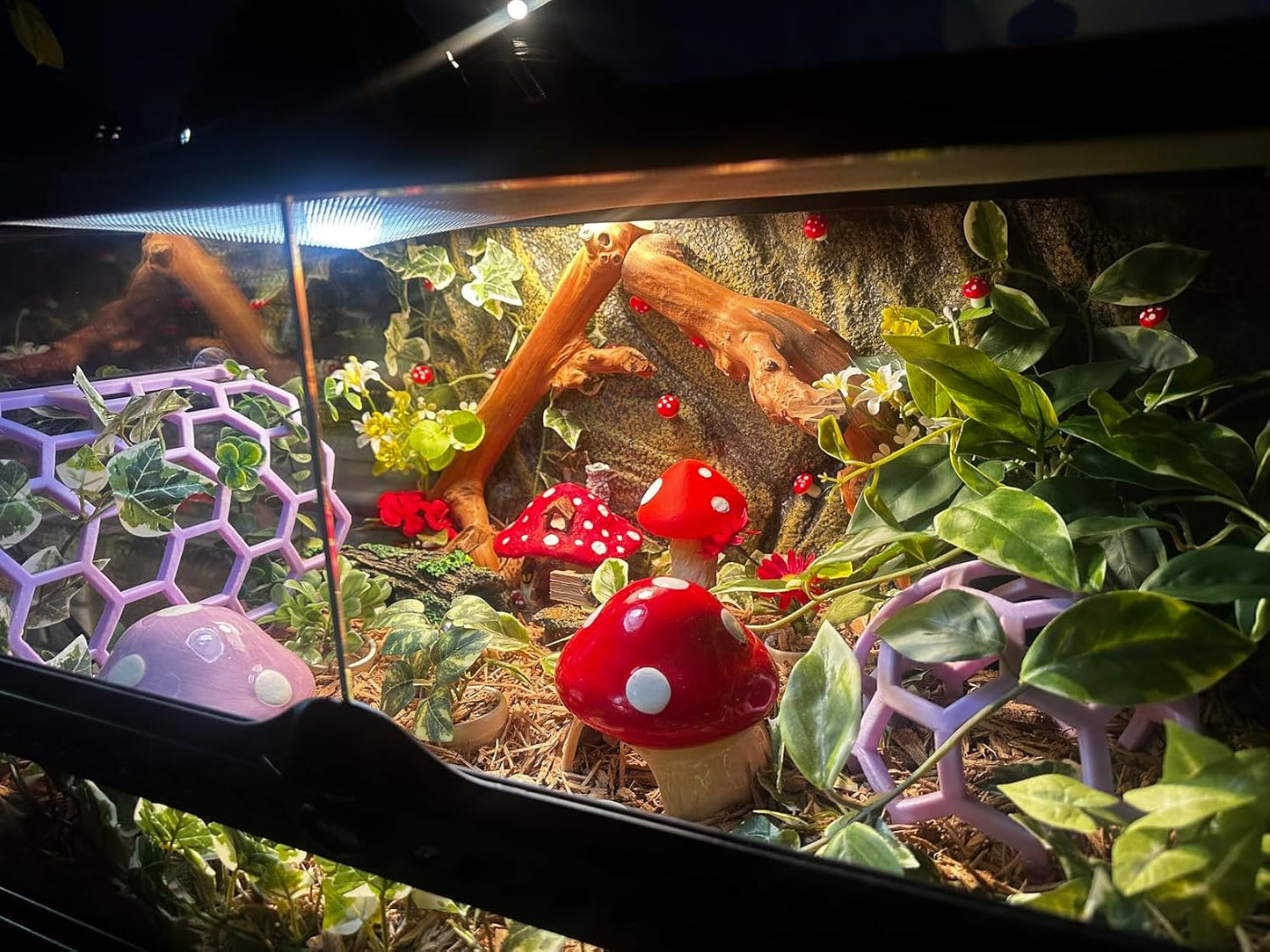 Ceramic Fish Tank Decor / Red