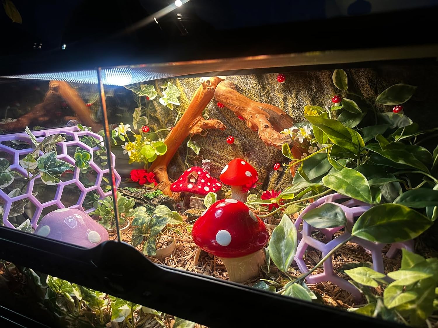 Ceramic Fish Tank Decor / Red