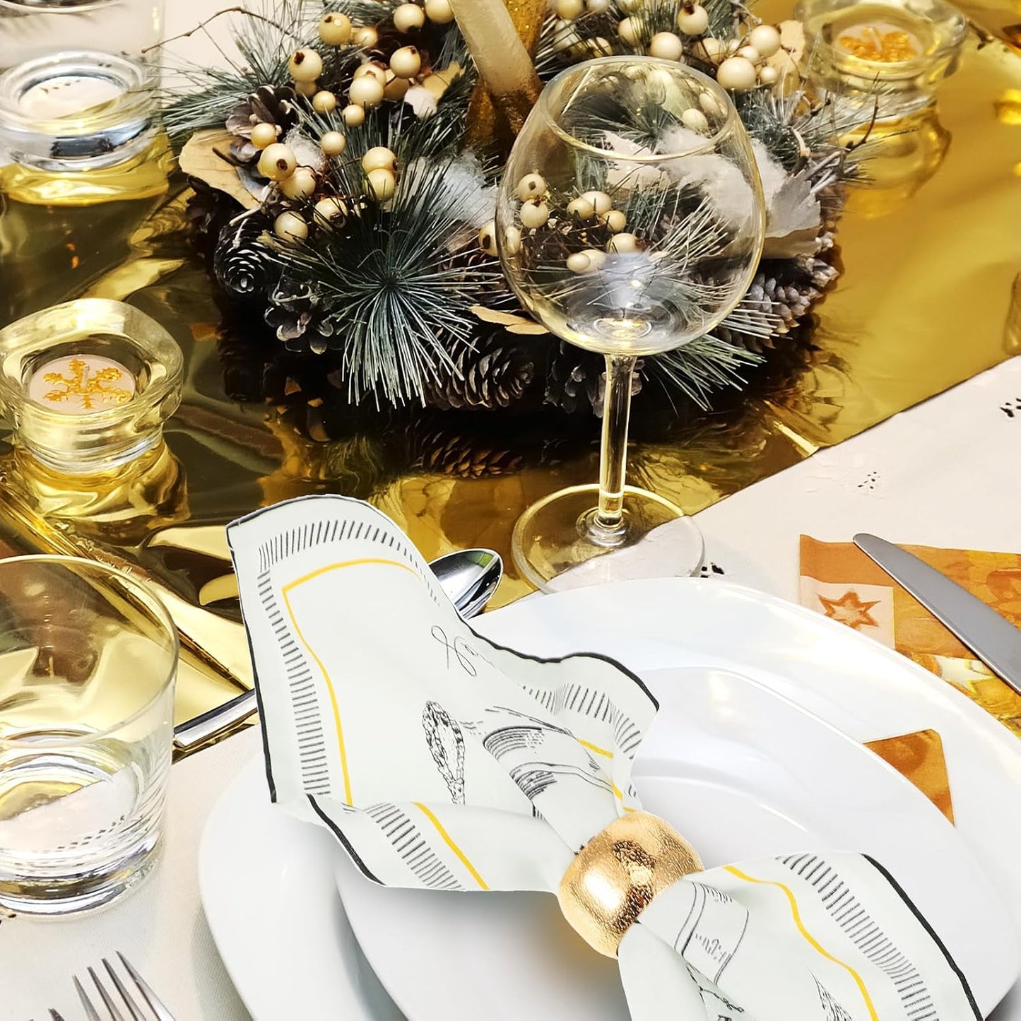 Lallisa 36 Pcs Gold Napkin Rings Bulk Metal Classic Brass Napkin Ring Holders Elegant Farmhouse Cloth Table Decorations