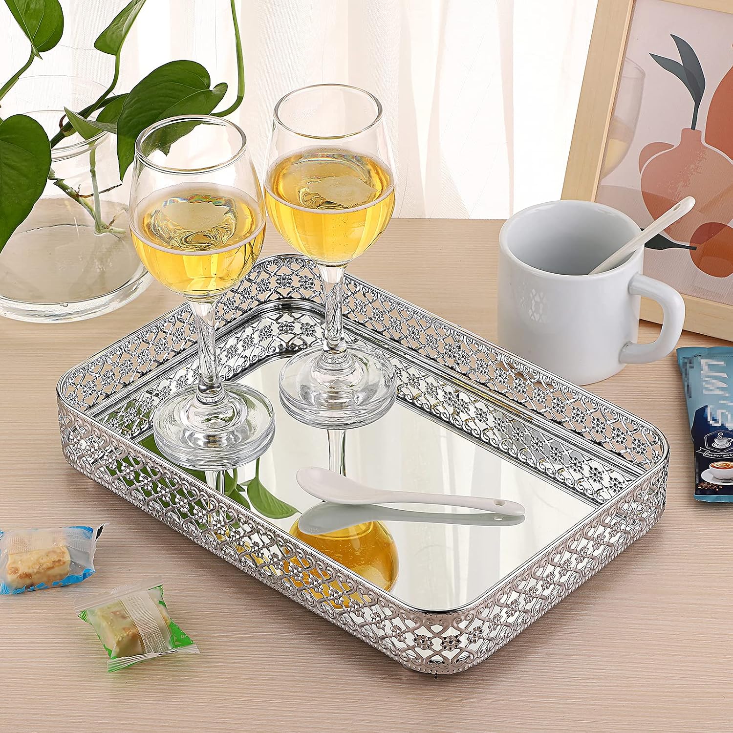 Perfume Mirror Tray Vanity Makeup Hollow-Carved Jewelry Organizer Glass / Silver / 11.8 x 7.9 x 2