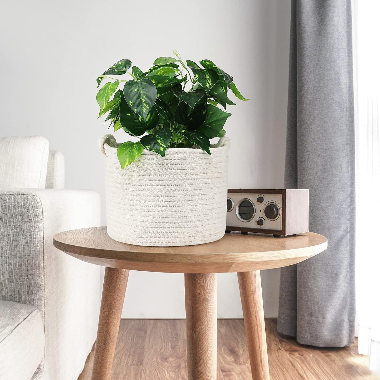 Small Woven Basket / White-a