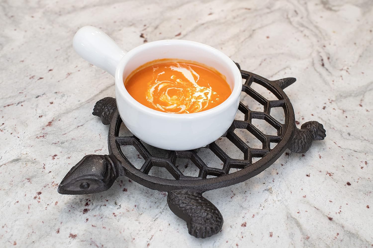 GASARÉ, Cast Iron Trivet for Hot Dishes, Pots, and Pans, Metal Trivet, Sea Turtle Design, Rubber Feet Caps, Ring