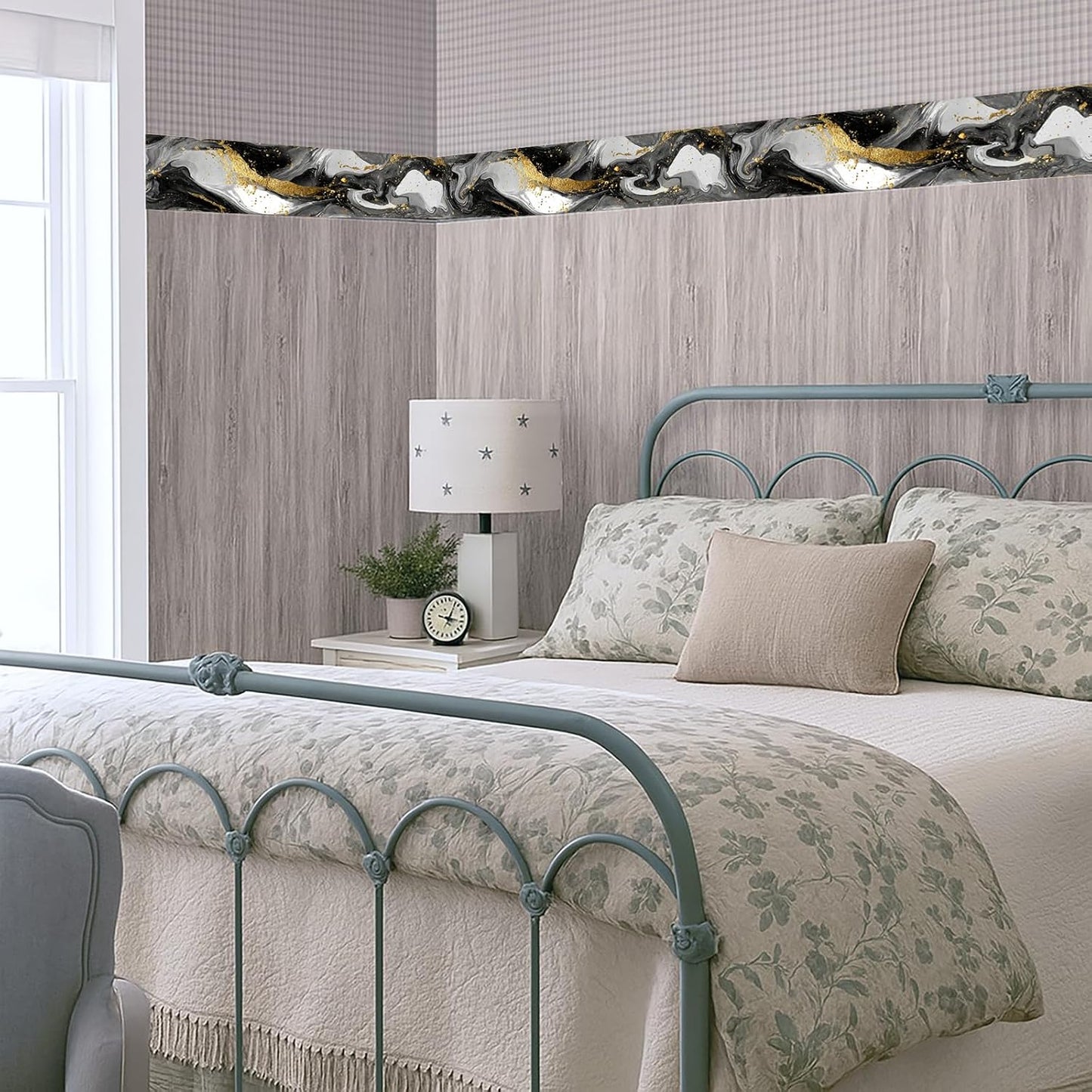 Wallpaper Border Peel and Stick Wall Border White Gold Pattern / Marble Wave / Black / 196 x 4