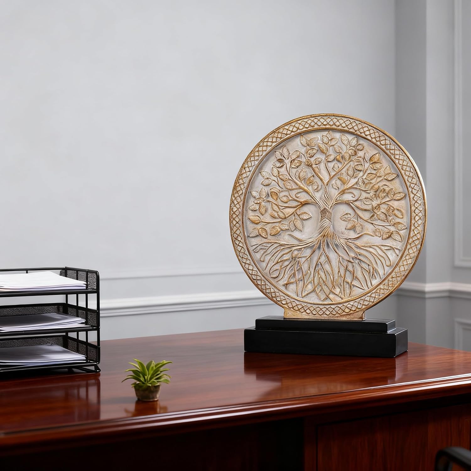 Wood-Effect Home Decor Statue / Original