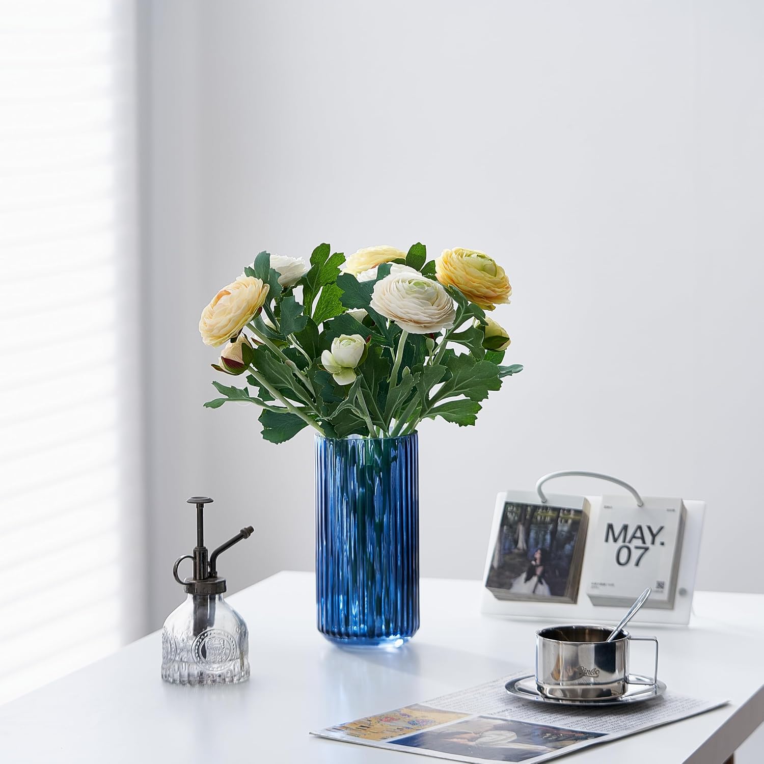 Glass Flower Vase for Pampas Grass / Blue / 7.5 Inch
