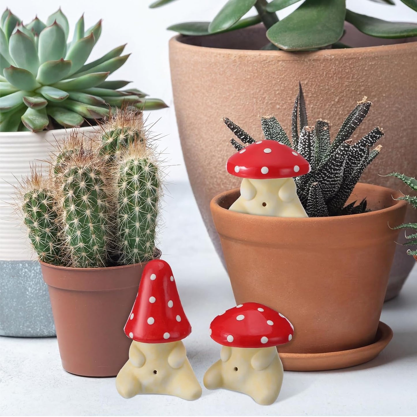 Butts Figurines Outdoor Garden Statues / Red / Set of 2