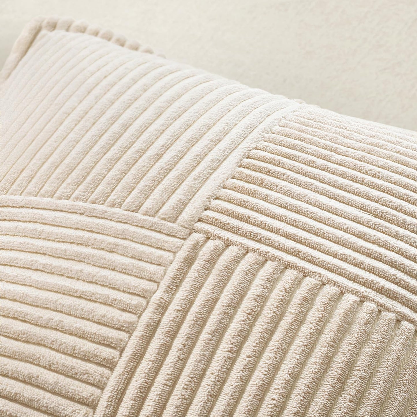 Decorative Throw Pillow Covers / 18 x 18 / Beige / Set of 2