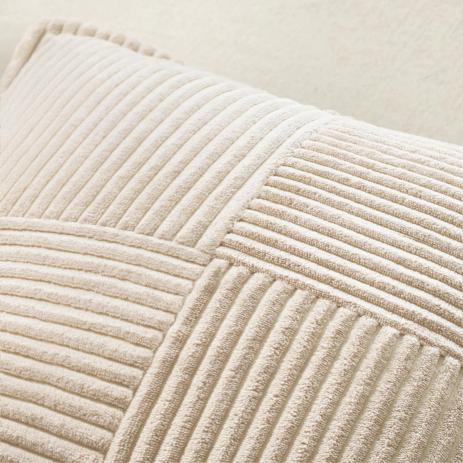 Decorative Throw Pillow Covers / 18 x 18 / Beige / Set of 2