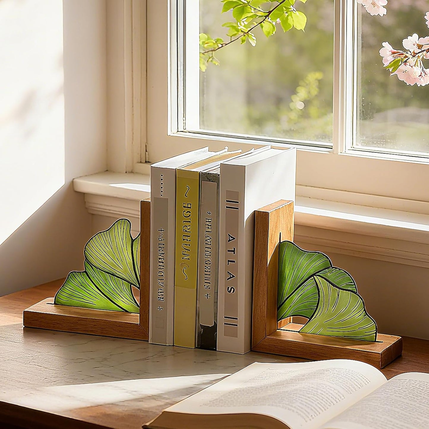 Oak Wood Base Stained Glass Novelty Bookends Organizer Book Ends / Ginkgo Leaves / Green