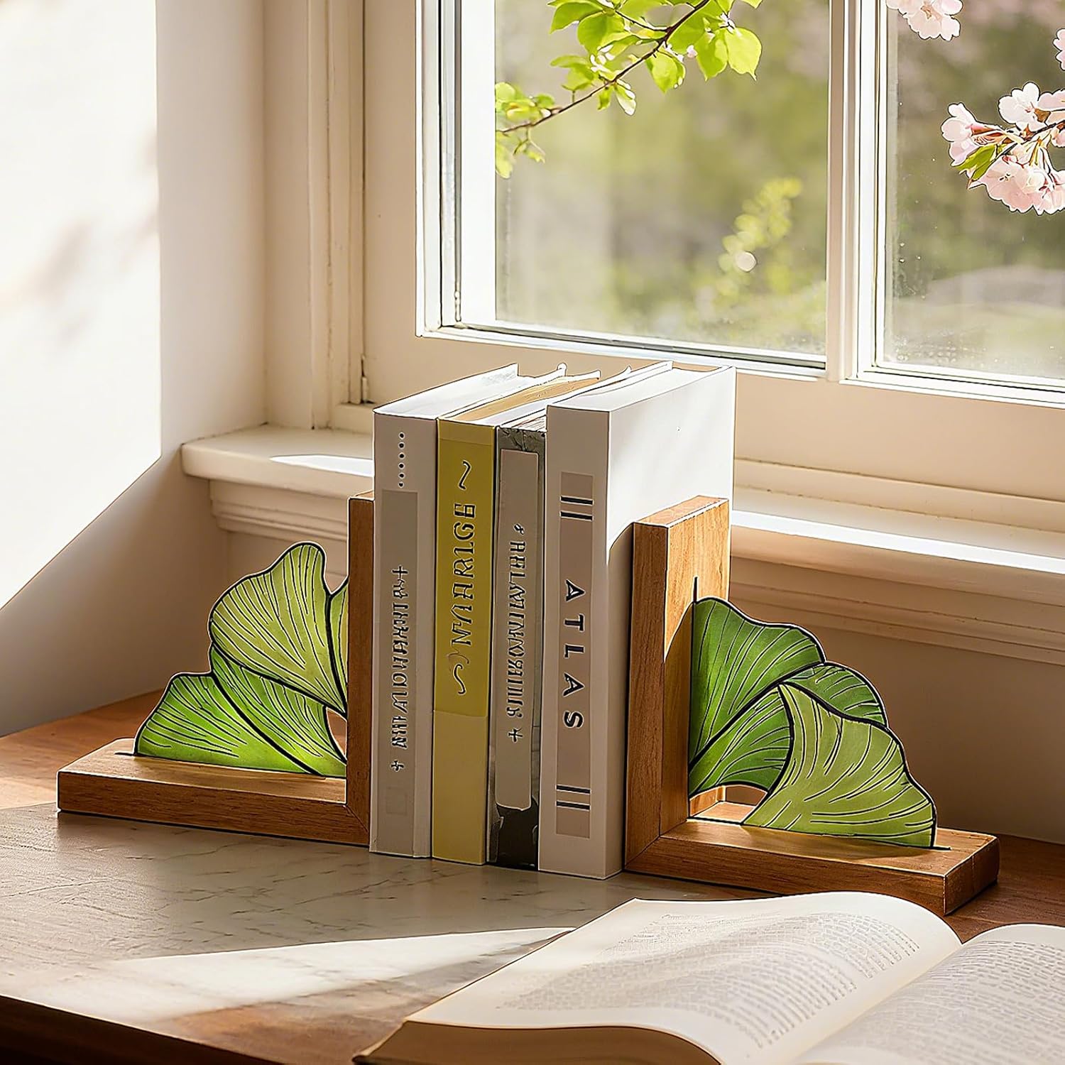 Oak Wood Base Stained Glass Novelty Bookends Organizer Book Ends / Ginkgo Leaves / Green